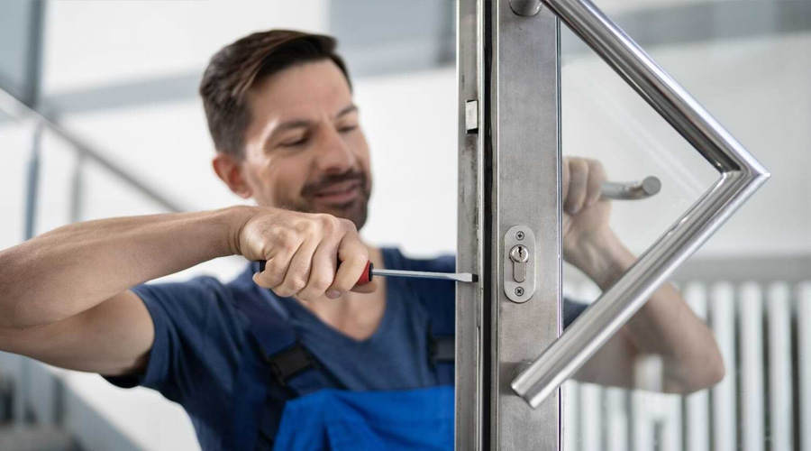 locksmith-to-remove-lock-stuck-keys