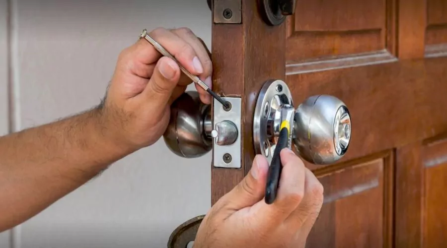 how-does-a-deadbolt-work